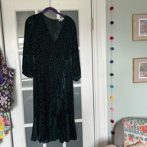 Calvin Klein Size 10 Green Velvet Burn-out Dress